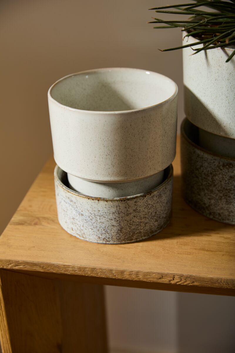 Endeavor Pot with Saucer