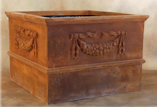 25 Garland Rect. 19 H (R) Outdoor/Indoor Statue