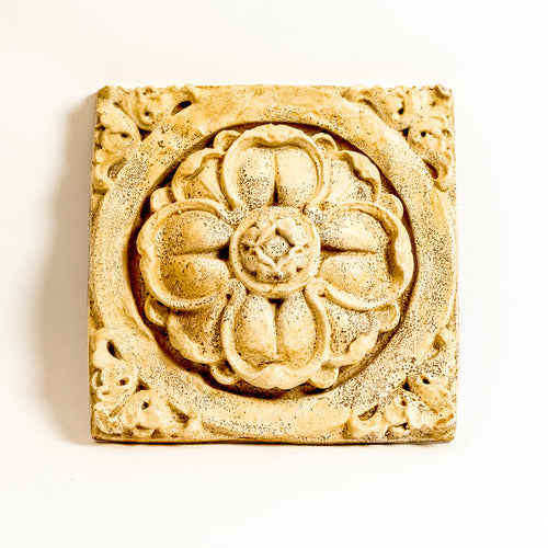 Clover Detail  18 Outdoor/Indoor Statue