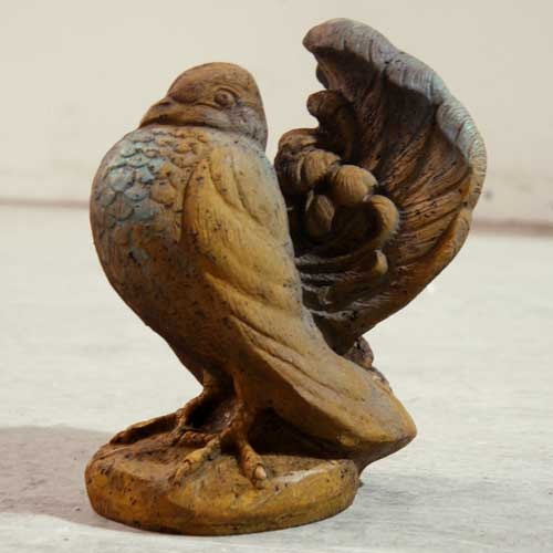 Pigeon Garden Statue (10 - Inch) Side View