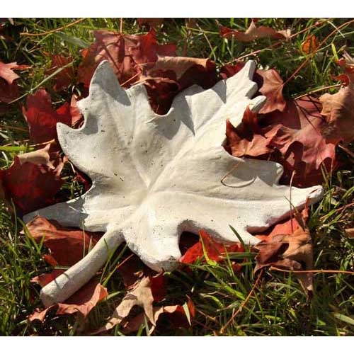Maple Leaf Outdoor Statue (14-Inch)