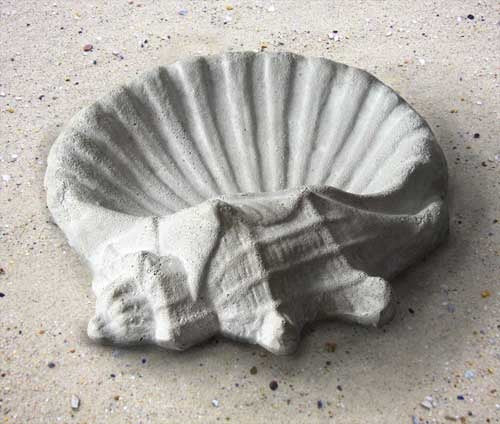 Shell Birdbath Garden Statue (15-Inch)