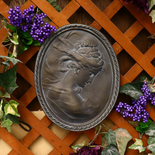 Cameo (Bowing)15 Outdoor/Indoor Statue