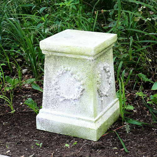 Wreath Pedestal 18 Outdoor/Indoor Statue