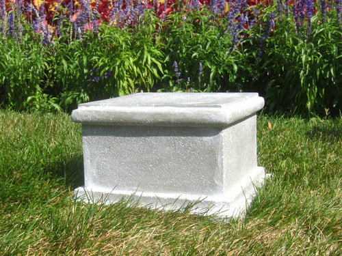 Sella Riser Outdoor Statue (8 - Inch) Side View