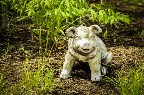 Patty Pig Garden Statue (10-Inch)