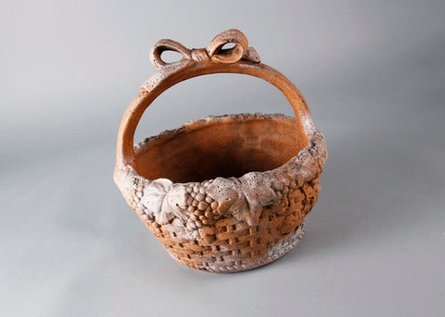 Ribbon Basketstatue (12 - Inch) Side View